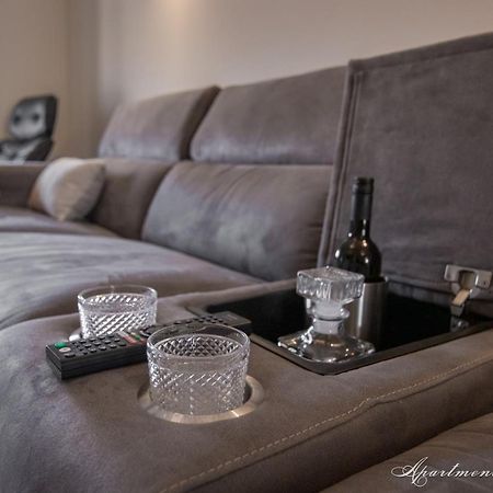 Penthouse Leonarda with private parking Apartment Pula Bagian luar foto