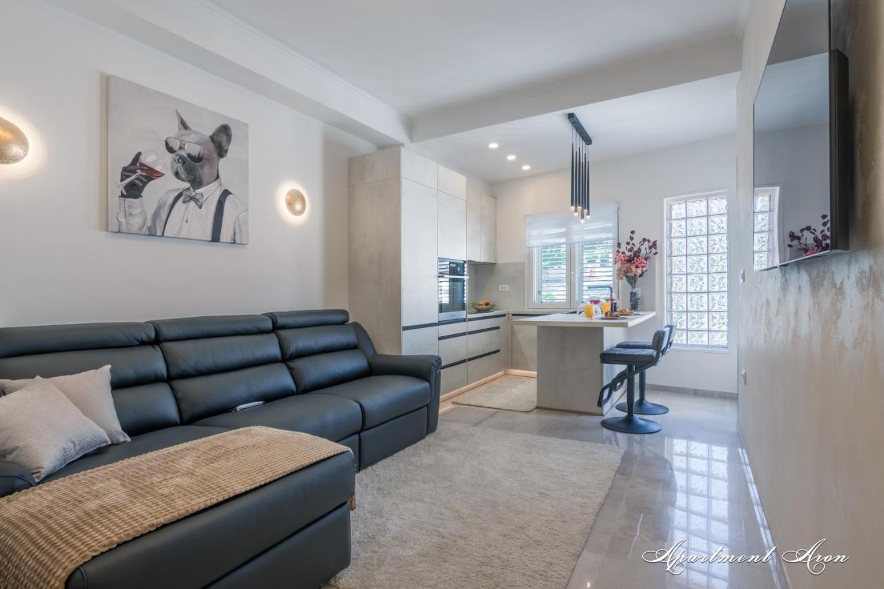 Penthouse Leonarda with private parking Apartment Pula Ruang foto